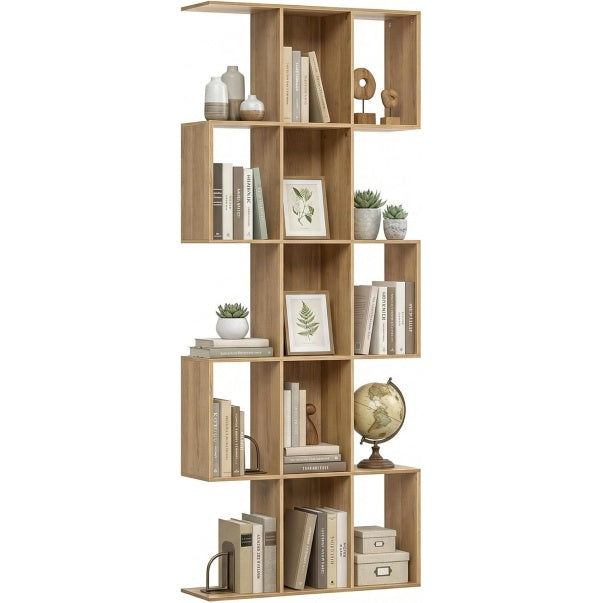 Bibliotheque etroite en forme de S avec cinq niveaux et quinze compartiments ouverts, finition chene
