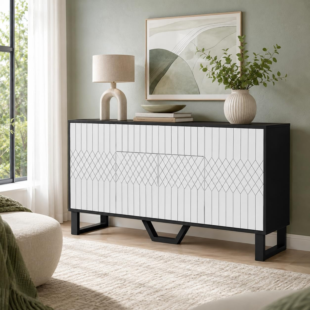 Meuble bas blanc avec quatre portes, un tiroir et ouverture discrete de style pop up